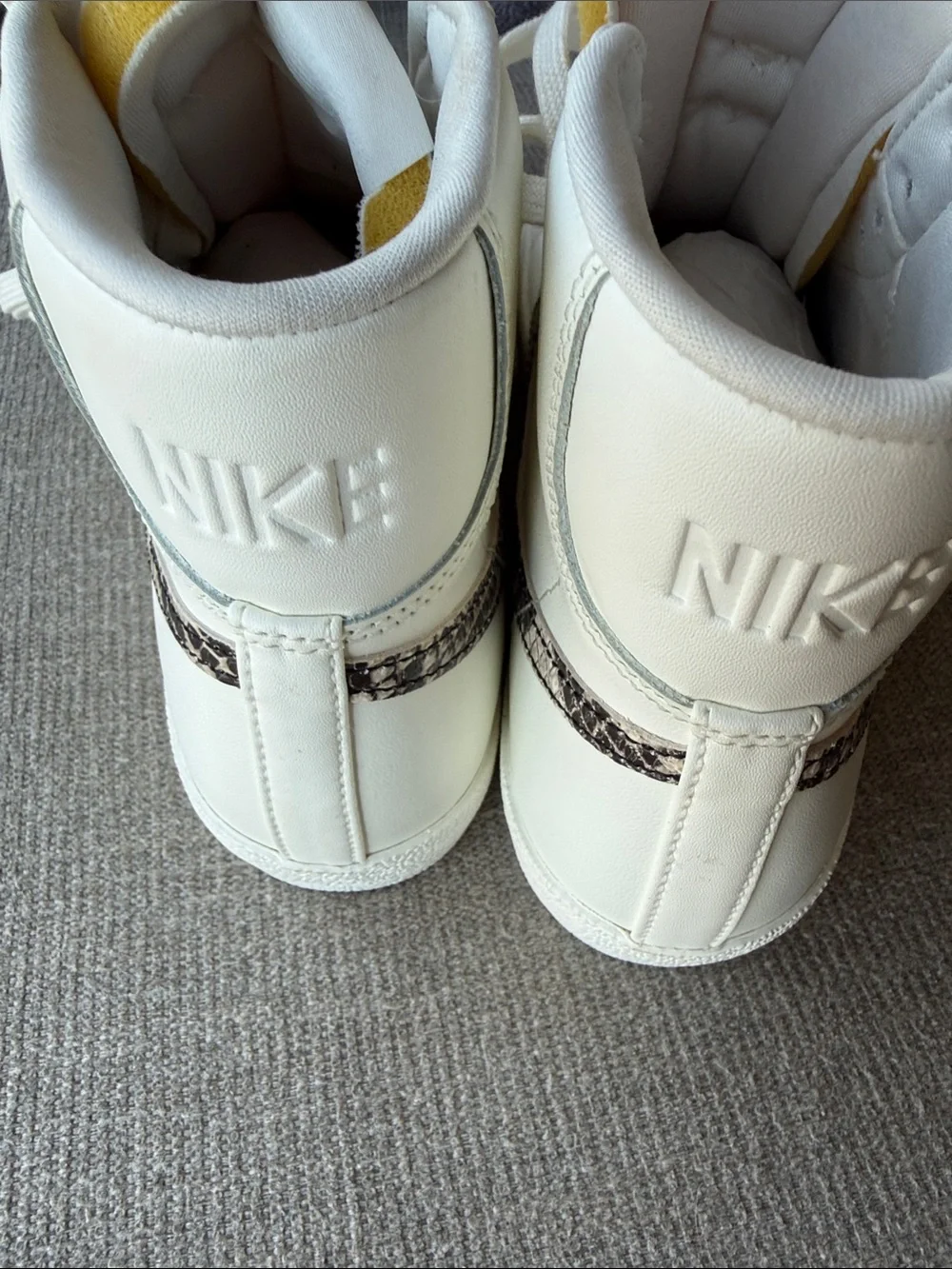 Nike Blazer Mid ‘77 SE Snakeskin Sneakers Women’s Size 8.5